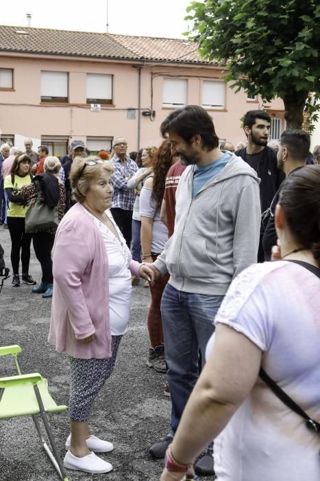 Acción solidaria con vecinos de La Camocha