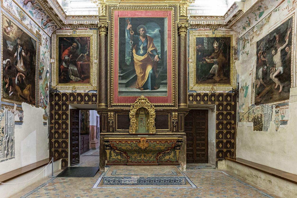 El interior de San Isidoro del Campo es un reflejo de esa mezcla de estilos.