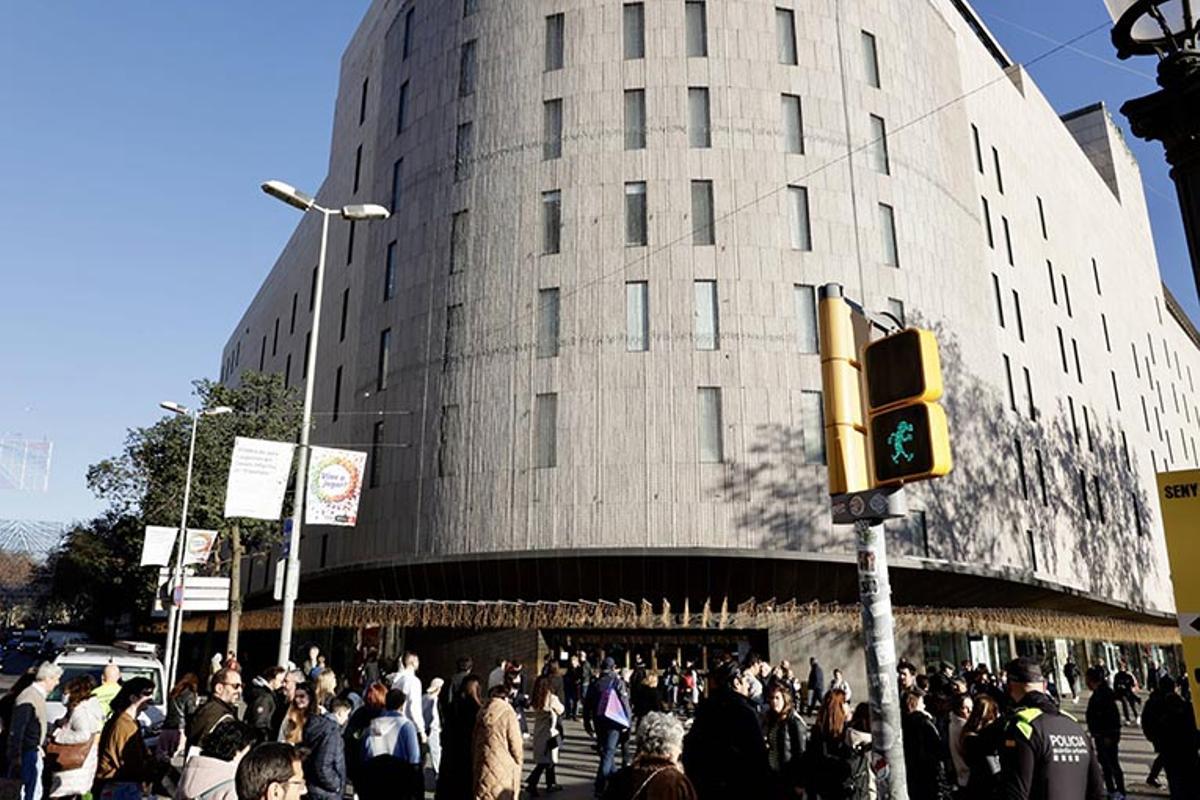 Los semáforos de Mortadelo y Filemón llegan al centro de Barcelona