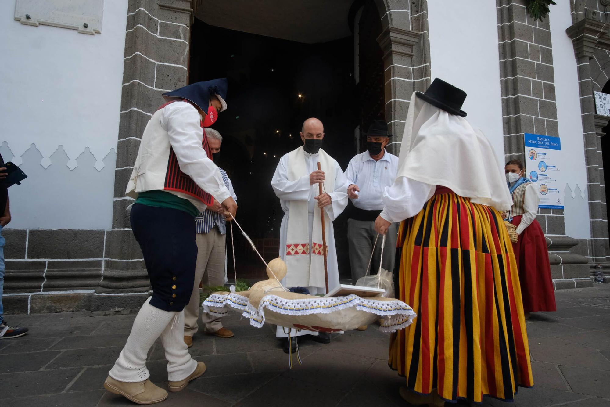 Ofrenda simbólica de los ayuntamientos de Gran Canaria a la Virgen del Pino (07/09/2021)