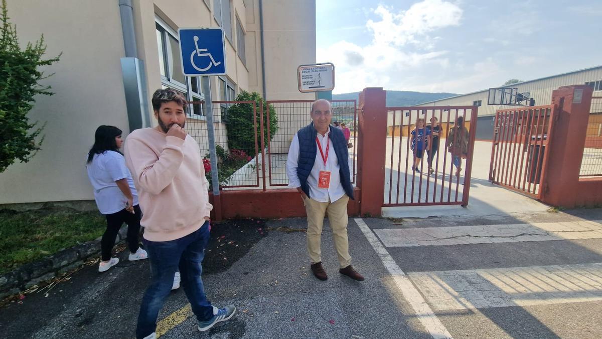 Roque Araújo, a las puertas del colegio electoral.