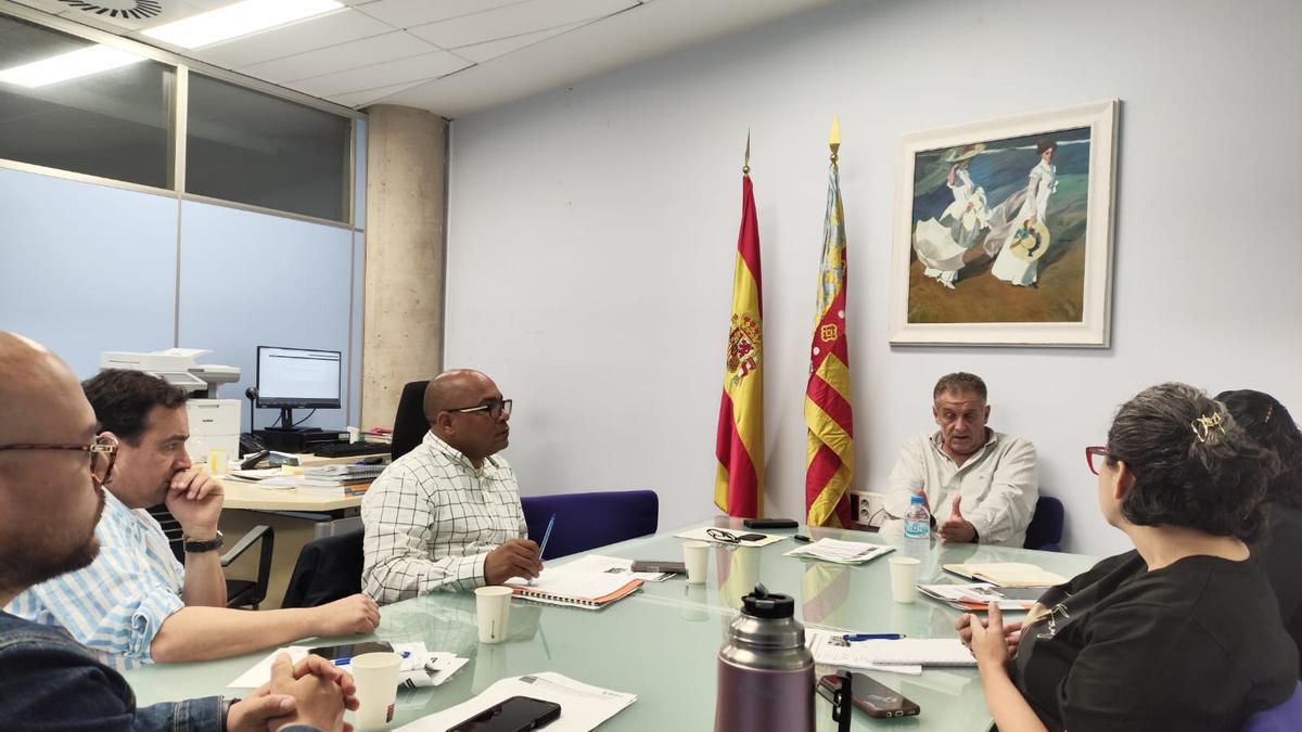 Reunión de Bartolomé Pérez con representantes de países de la OEA.