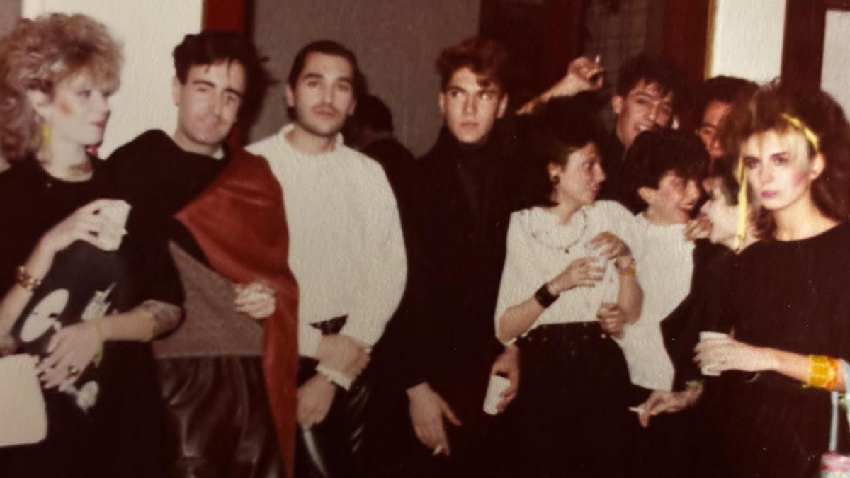 Los autores de 'Come MODA' en plena Movida Madrileña con la libertad de ponerse lo que uno quiera