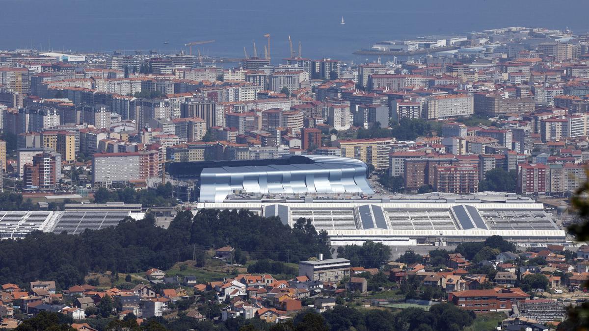 Vista de la factoría de Stellantis Vigo, con sus techos llenos de paneles solares.