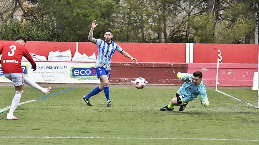 Nil Pradas va atorgar avantatge als blanc-i-vermells amb aquesta rematada des de l&#039;àrea de gol