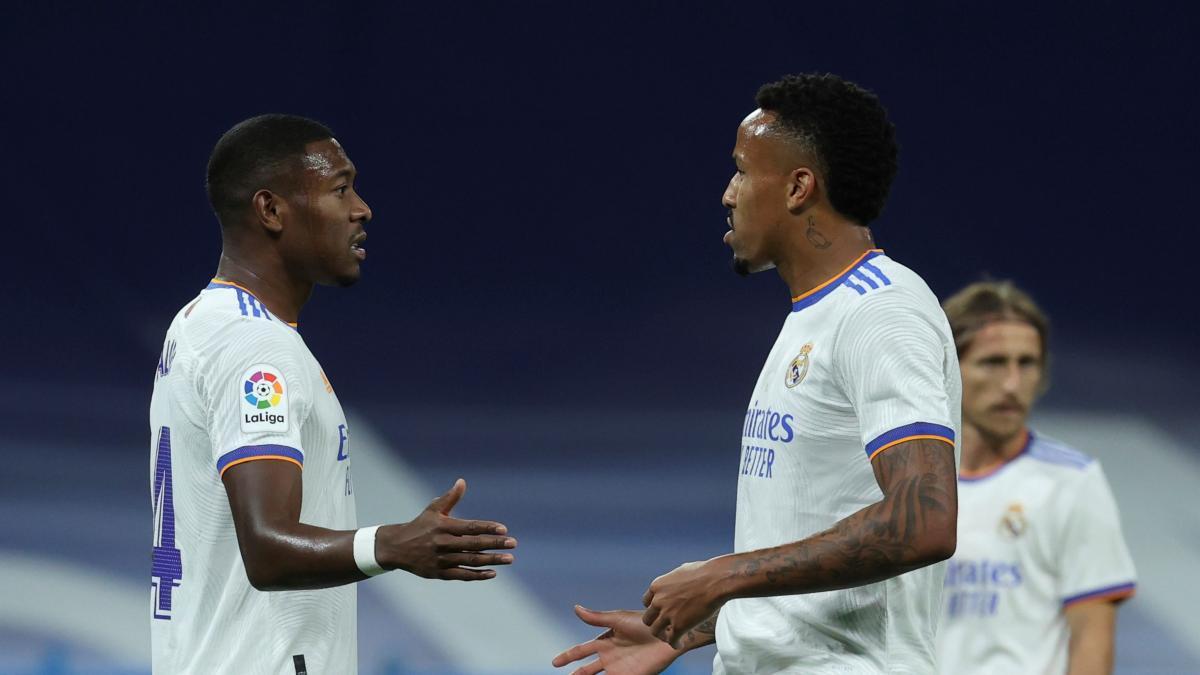 Militao junto a Alaba