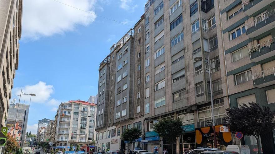 Ingresada en estado crítico una mujer de avanzada edad después de un incendio en su vivienda del centro de Vigo