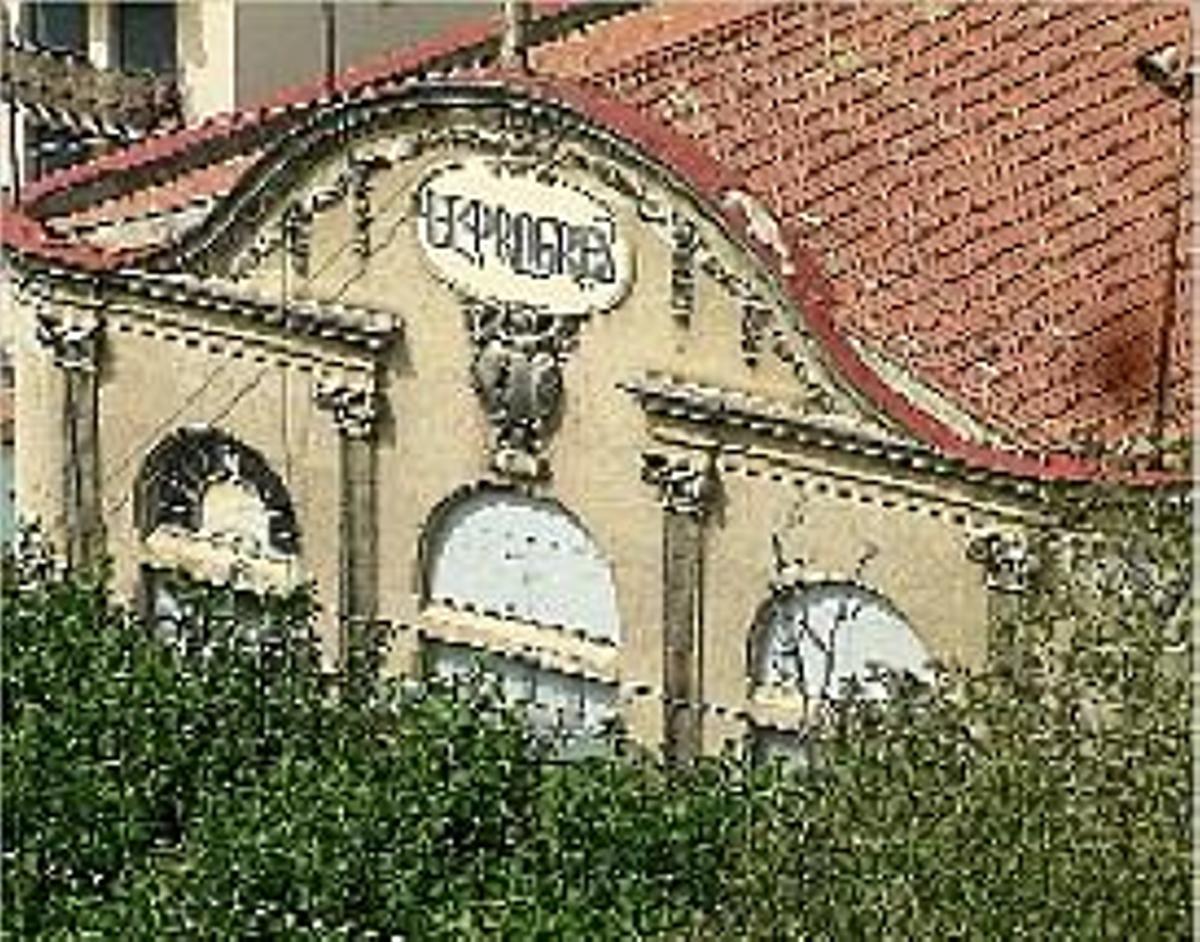 Vista aèria de l'emblemàtic edifici de l'antic Cafè del Progrés