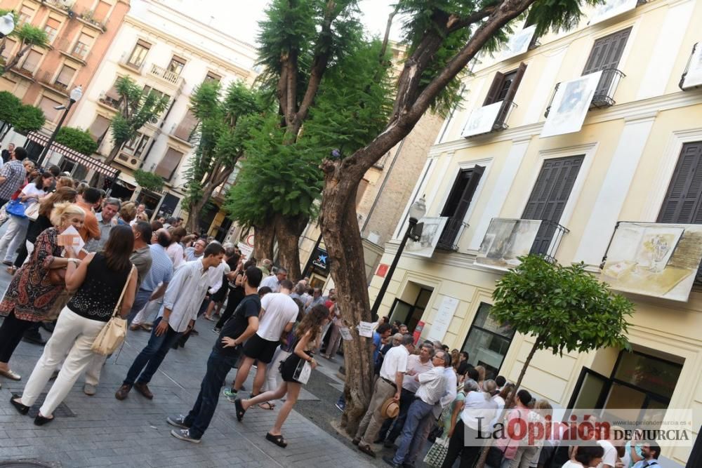 Protesta a las puertas del Ramón Gaya