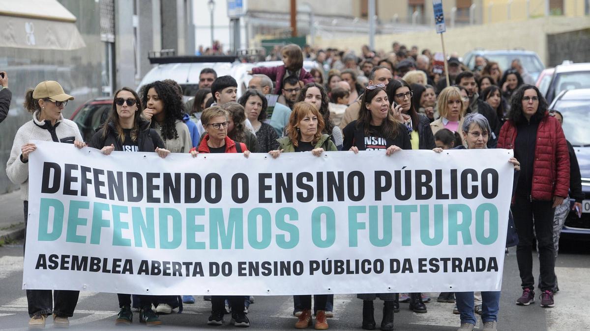 La comunidad educativa clama en A Estrada y Vila de Cruces por más recursos para la enseñanza pública