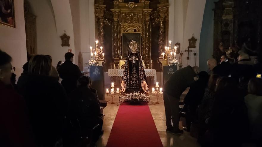La Virgen de la Soledad recibe el cariño de los toresanos