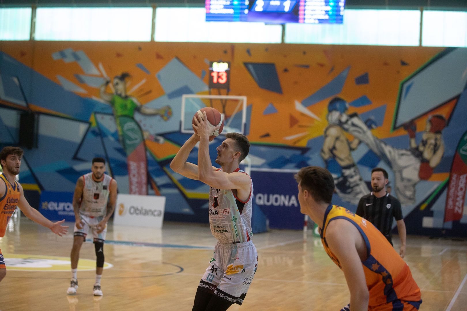 GALERÍA | Las mejores imágenes del partido de baloncesto entre el Zamora Enamora y el Valencia Basket "B"