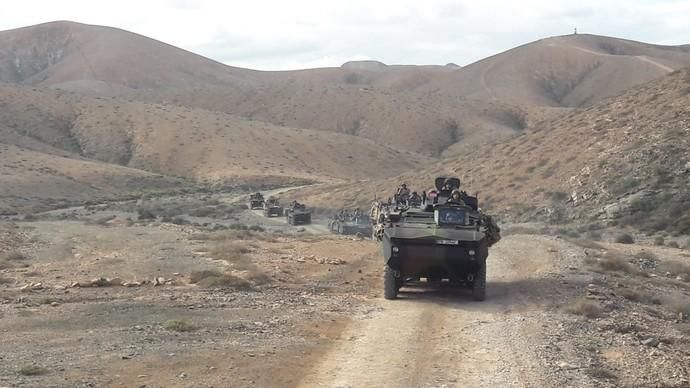 Ejercicios de adiestramiento terrestre en los campos militares de La Isleta y Pájara