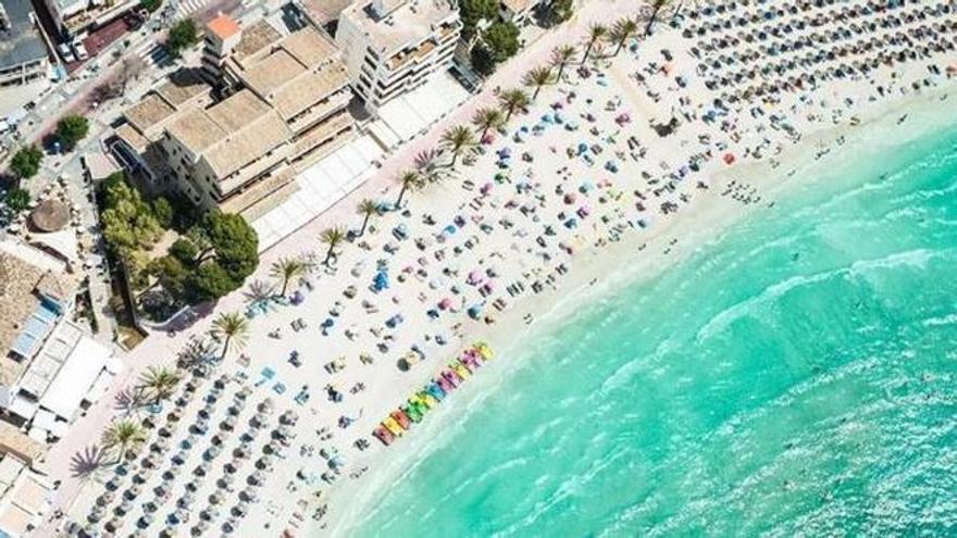 Así serán las playas de Calvià a partir de 2024: camas balinesas, servicios desde marzo y hamacas y sombrillas más caras