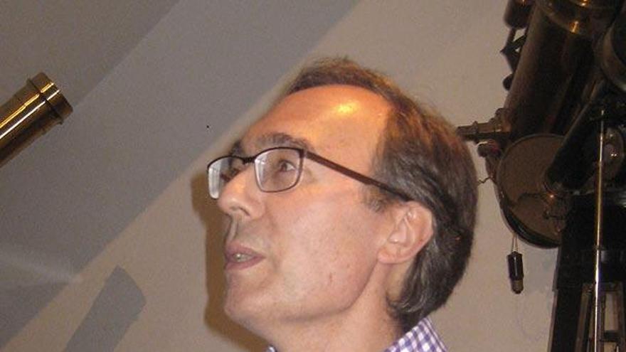 Enrique García Melendo fa una xerrada a la Societat Astronòmica de Figueres