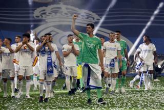 El Real Madrid celebra su 14ª Copa de Europa con la afición blanca