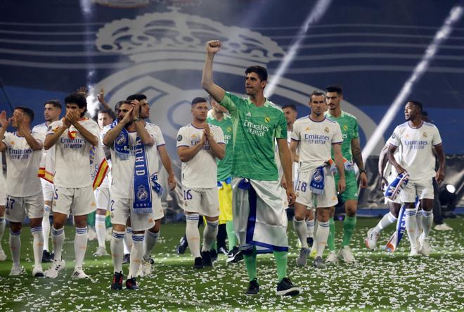 El Real Madrid celebra su 14ª Copa de Europa con la afición blanca