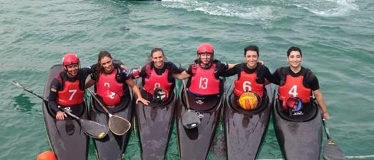 El equipo femenino del club Alaquàs Kayak-polo, durante su participación en el Europeo de Catania.