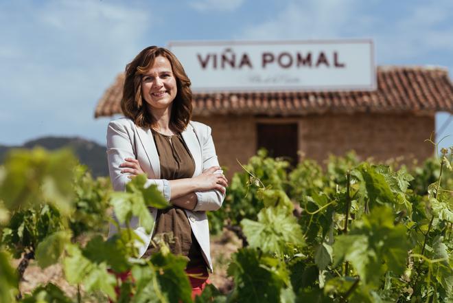 Mayte Calvo de la Banda en los viñedos de Viña Pomal.