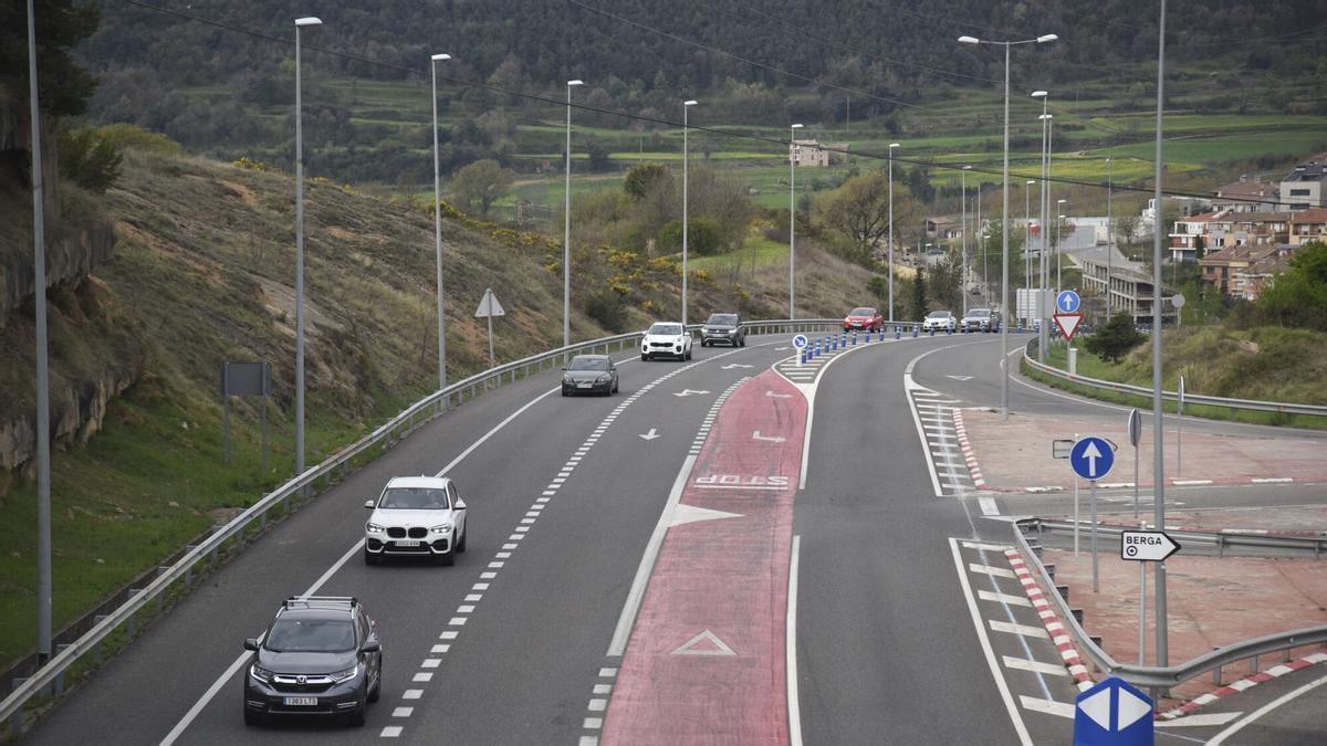 Vehicles circulant a la C-16 a l'altura de Berga, en una imatge d'arxiu