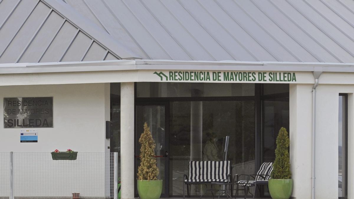 Vista de la entrada de la residencia trasdezana.//Bernabé/Javier Lalín