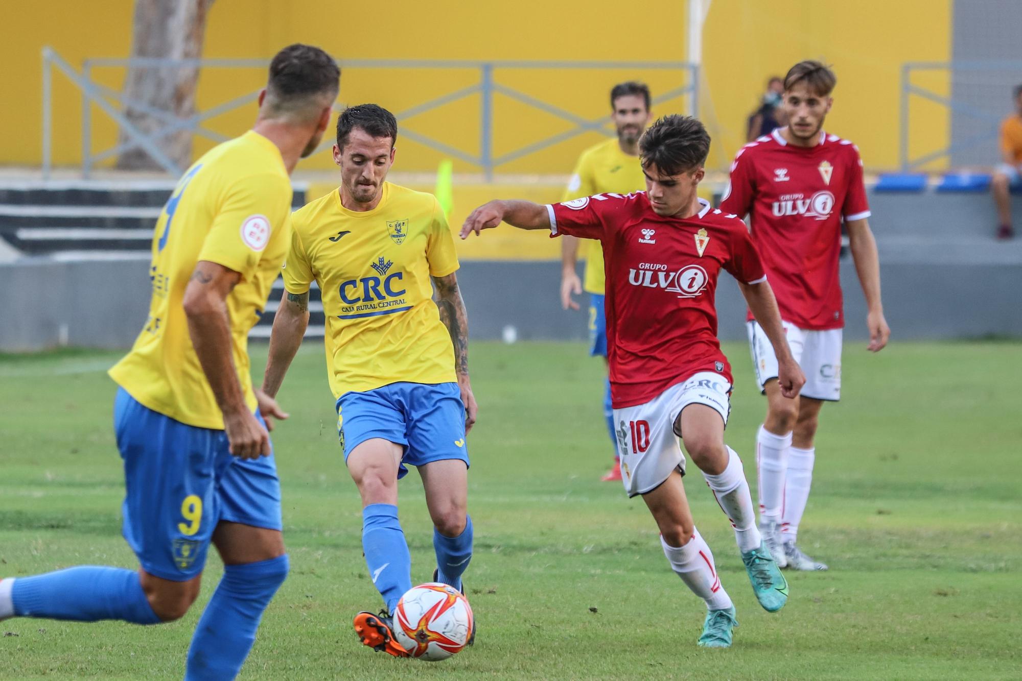 El Orihuela presenta a sus jugadores ante su afición