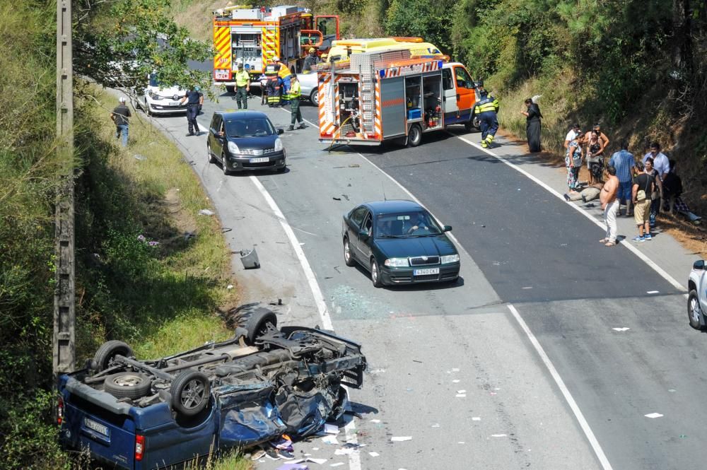 Tres heridos en un brutal accidente en uno de los principales accesos a Vilagarcía