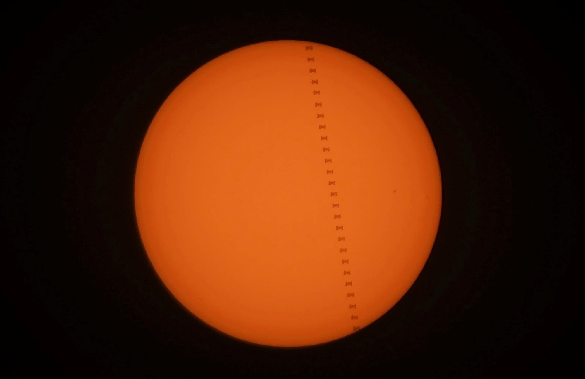 Imagen de la Luna Rosa registrada este mes de abril