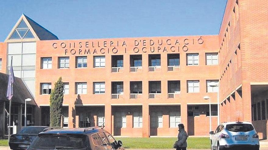 Las fechas que baraja Educación para la consulta sobre el valenciano o el castellano en las aulas