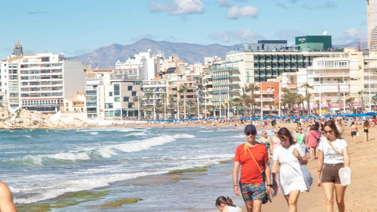 Benidorm incrementa los servicios para la temporada estival en sus playas.