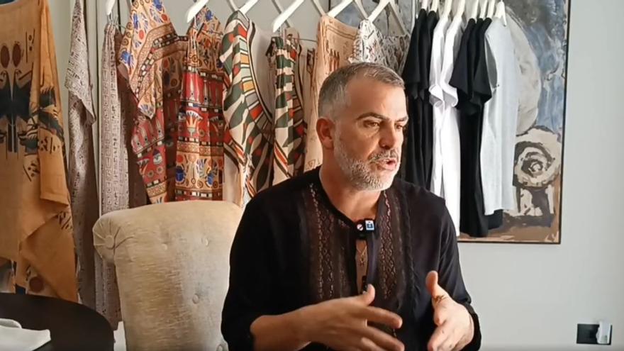 El diseñador mallorquín Sebastián Pons se inspira en Egipto en su etapa más vital