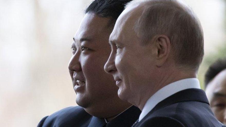 Kim Jong-un pide a Putin trabajar juntos para resolver el problema nuclear