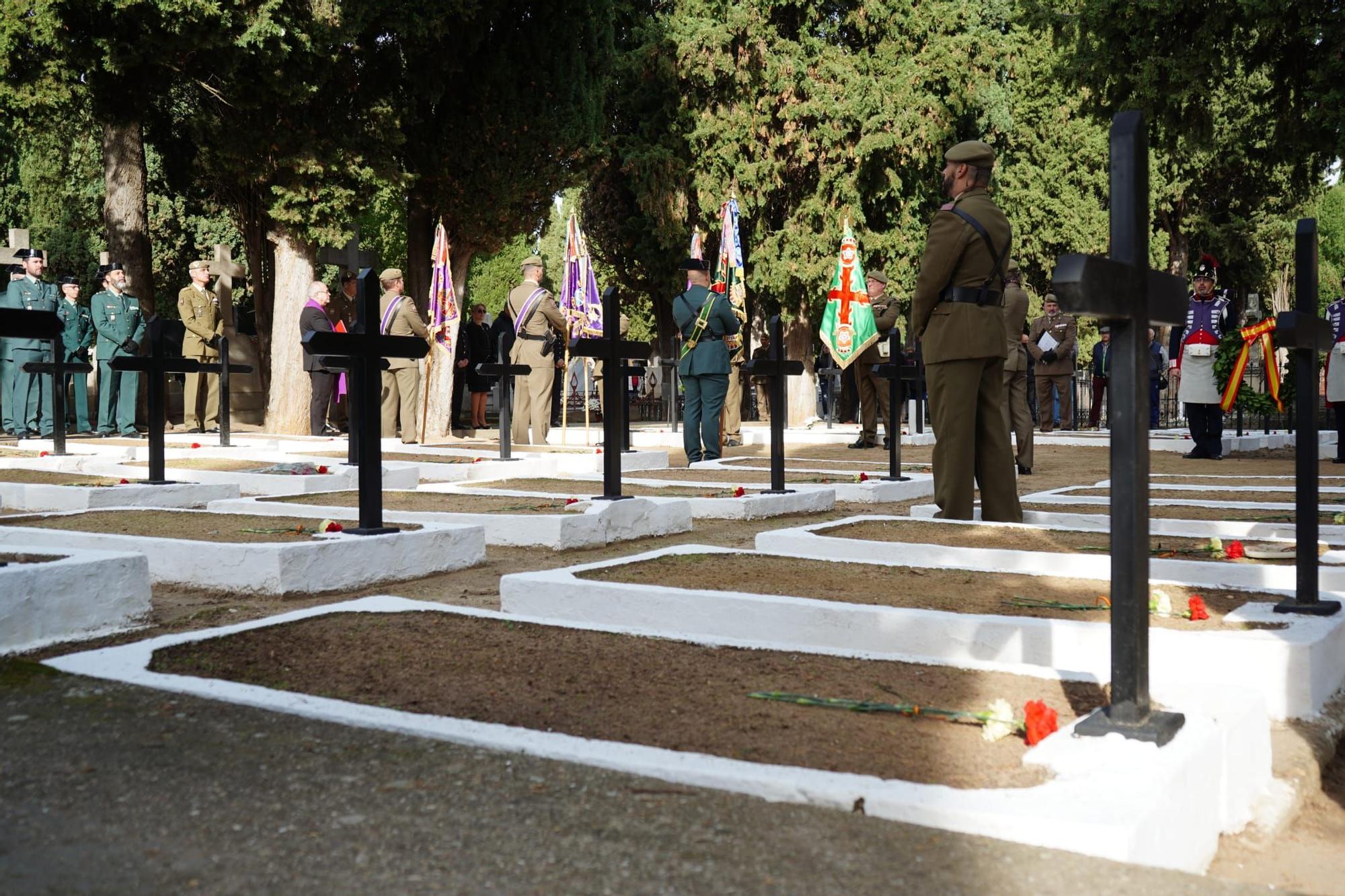 GALERÍA | El homenaje a las Fuerzas Armadas en el cementerio de Zamora, en imágenes