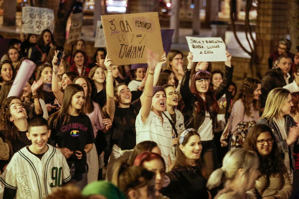 Manifestación nocturna en Elche por el 8-M