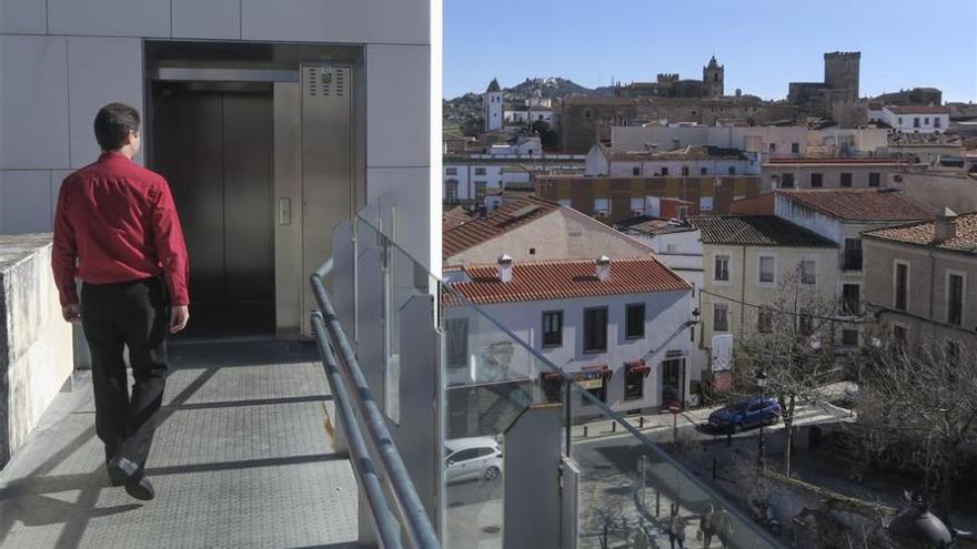 Cáceres vuelve a poner en servicio el ascensor del mirador de Obispo Galarza