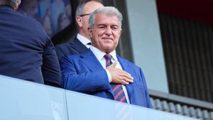 Joan Laporta en el palco en el Trofeu Joan Gamper