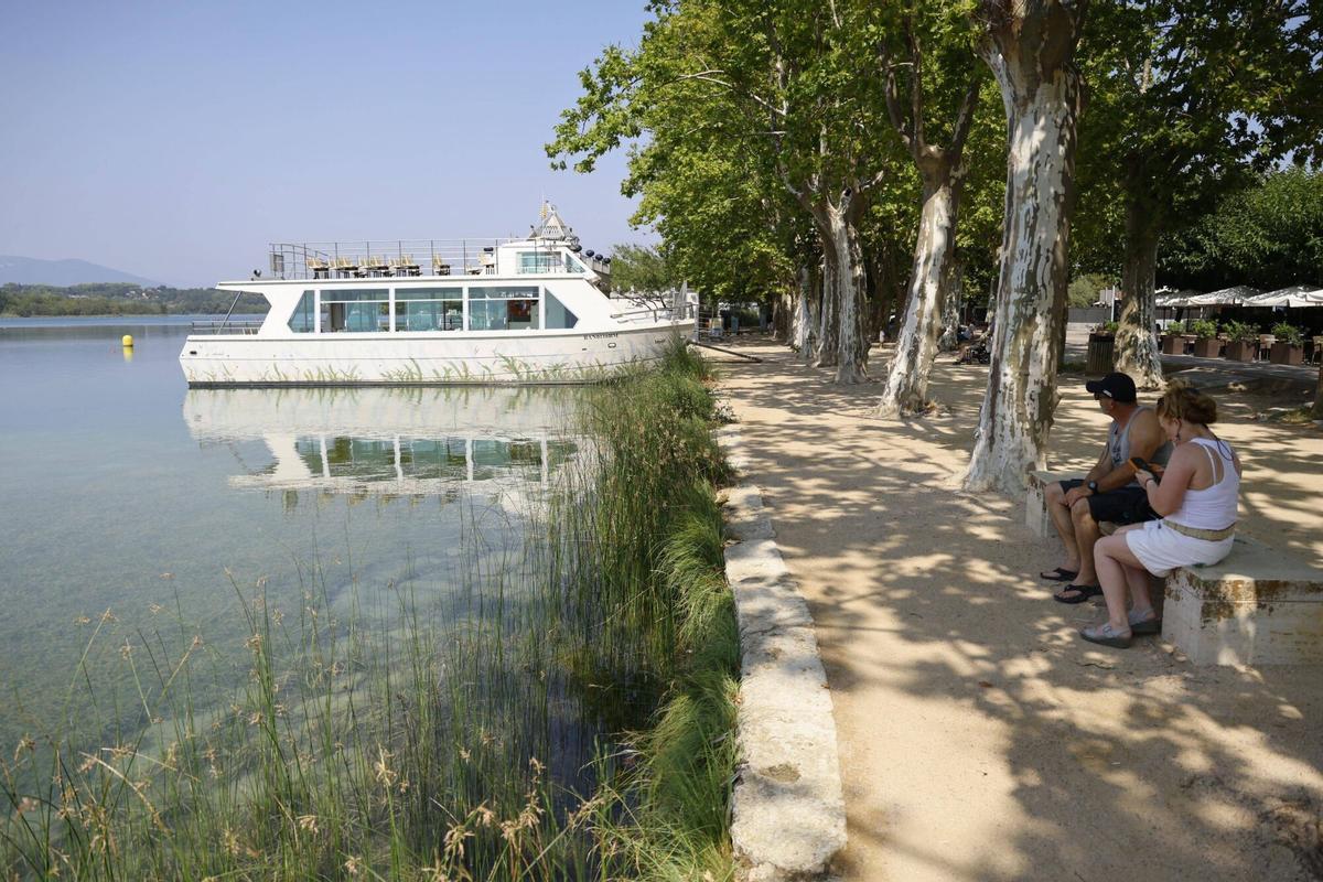 Les imatges del retorn de La Tirona a l'Estany de Banyoles Les imatges del retorn de La Tirona a l'Estany de Banyoles