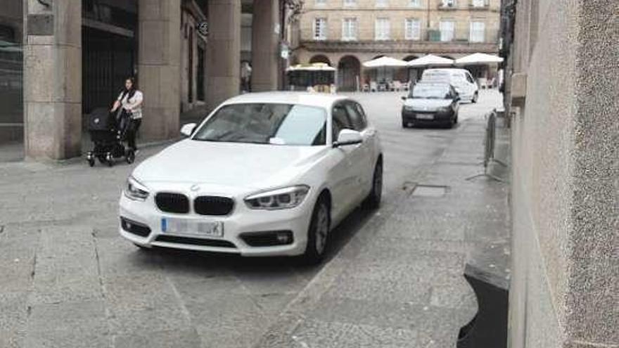 El coche del alcalde en el comienzo de su mandato. // I.Osorio