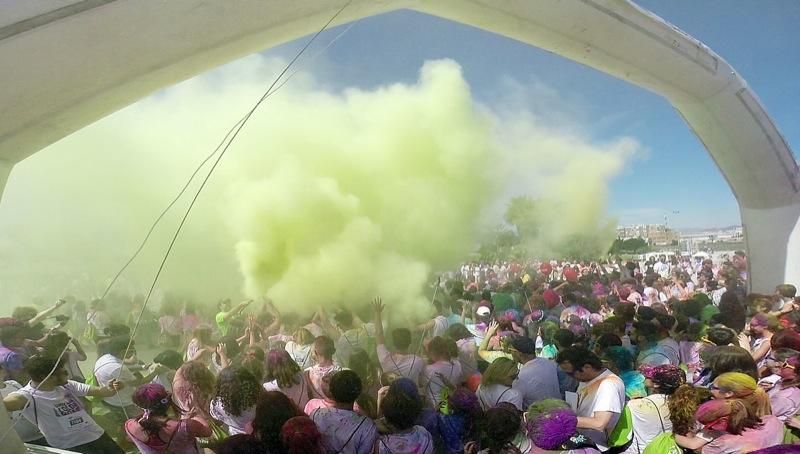 Búscate en la primera Unicaja Color Road de Málaga