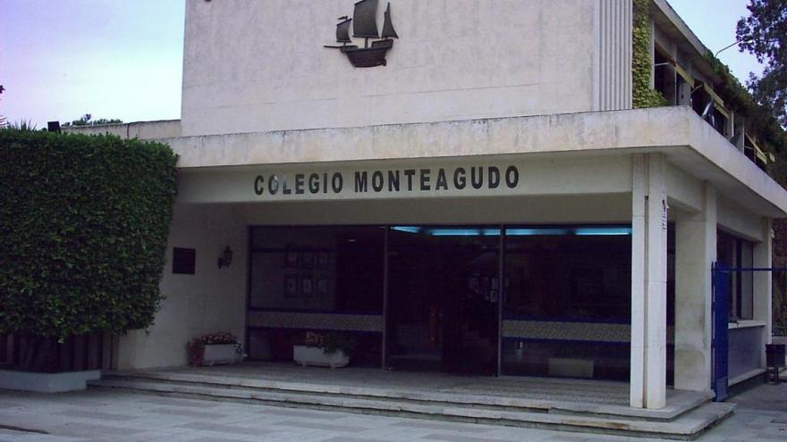 Fachada del colegio Monteagudo de Murcia.