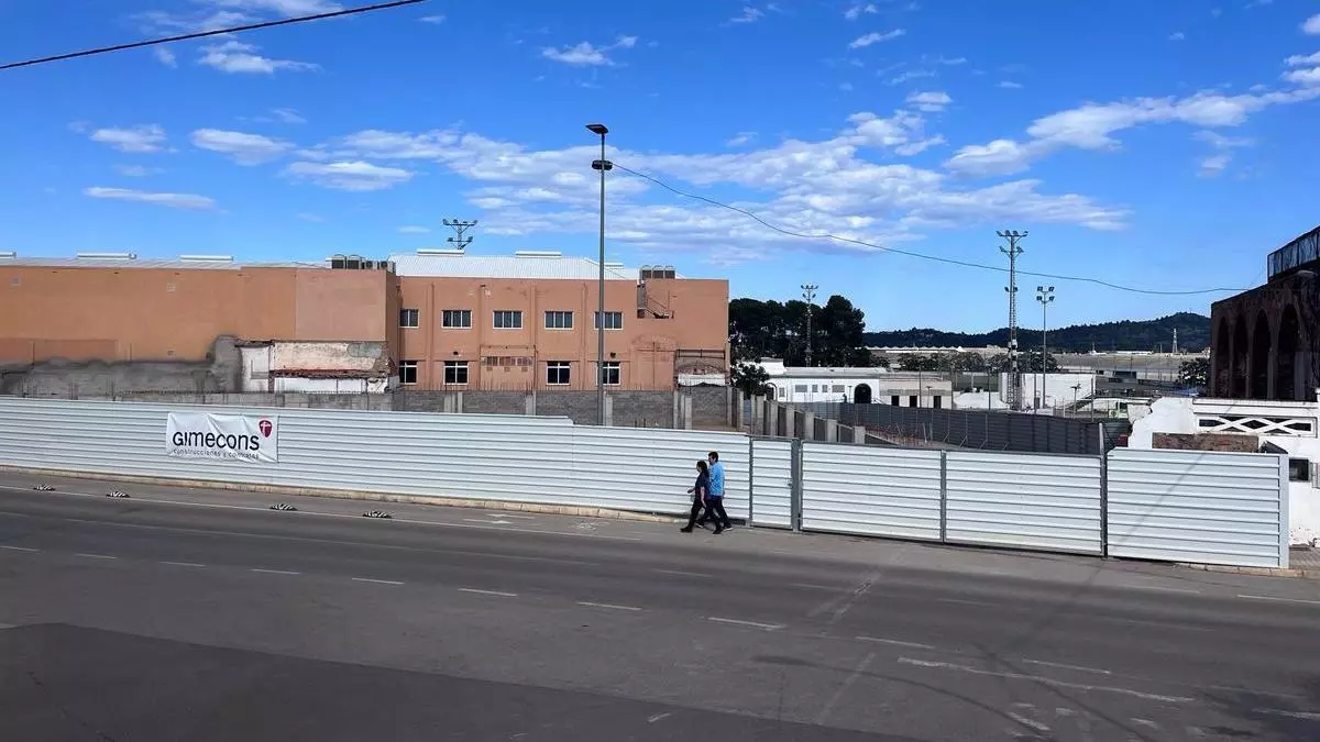 Seis empresas optan a culminar las obras del segundo pabellón polideportivo de la Vall