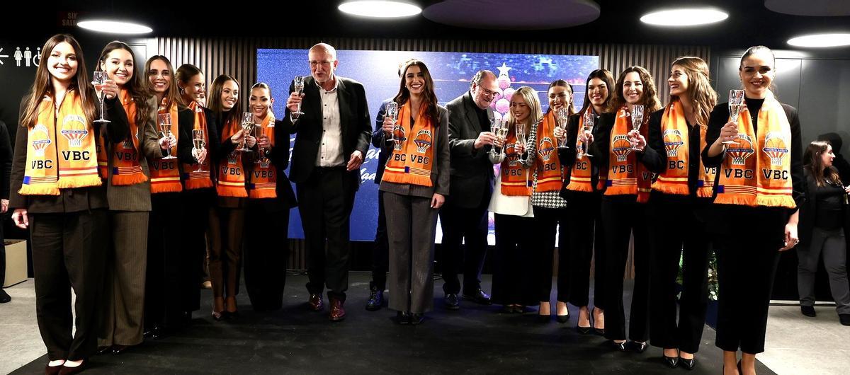 Carmen Prades y la corte mayor volvieron al Roig Arena