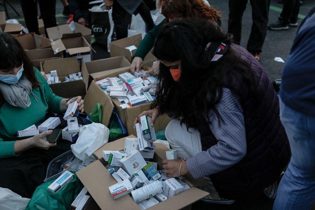 Más de un centenar de personas se reúnen en Cartagena para donar medicamentos y comida