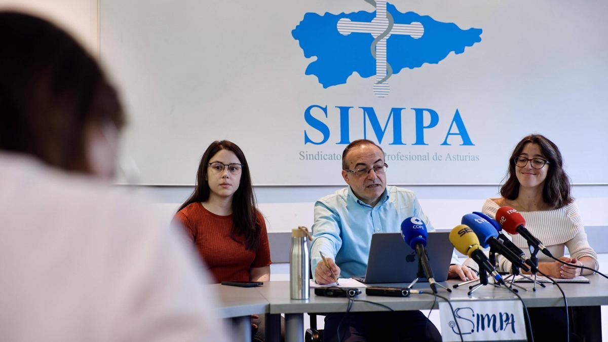 De izquierda a derecha, Alba Pérez, José Antonio Vidal y Miriam Revuelta, durante la comparecencia de esta mañana.