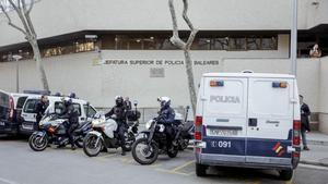 Exterior de la Jefatura de Policía Nacional en Palma.