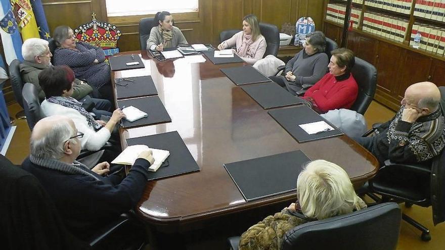 Reunión de la concejala de Benestar Social con los representantes de las ONG del municipio. // FdV