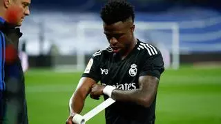 Eric García vacila a Vinicius durante el Clásico