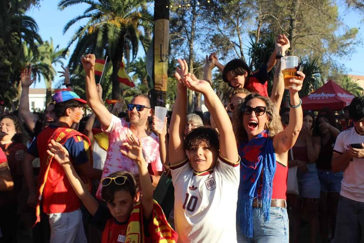 Fotogalería | Ambiente en la Alcazaba de Badajoz para ver la final del Mundial 2026 Fotogalería | Ambiente en la Alcazaba de Badajoz para ver la final del Mundial 2026