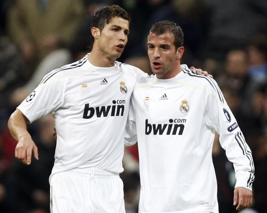 Real Madrid's Ronaldo talks with teammate Van ...