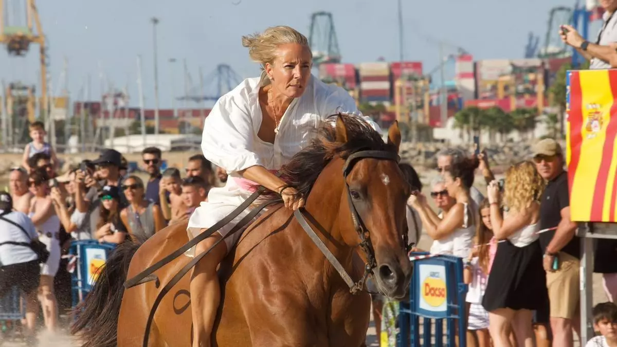 Un relámpago de Café sobre la playa de Pinedo